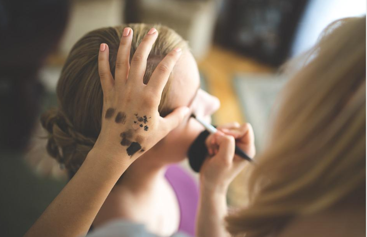 makeup artist